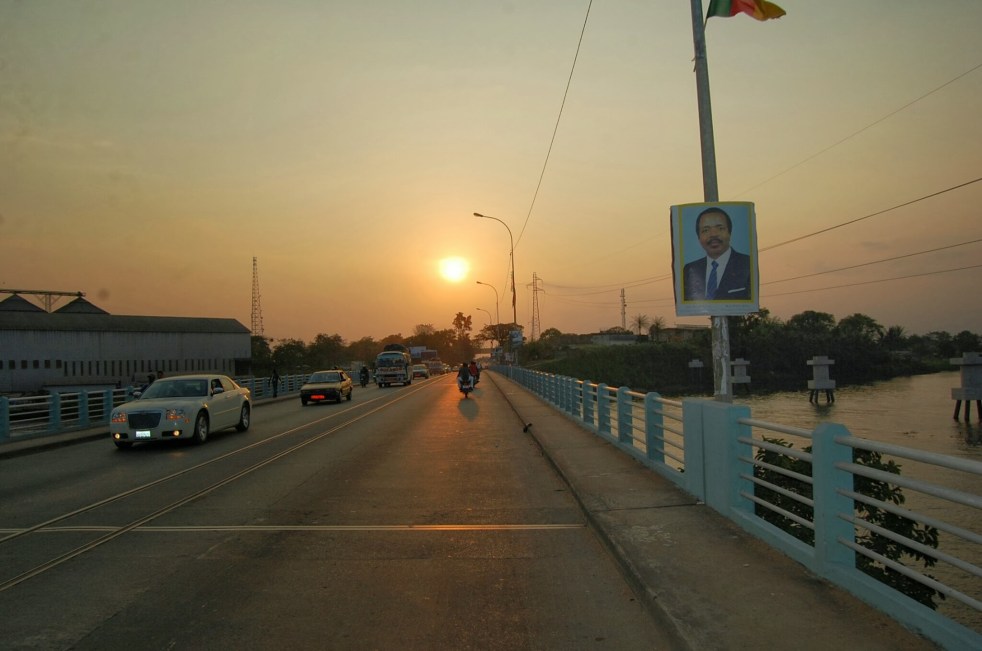 Aristopathe Pont sur le Wouri Douala